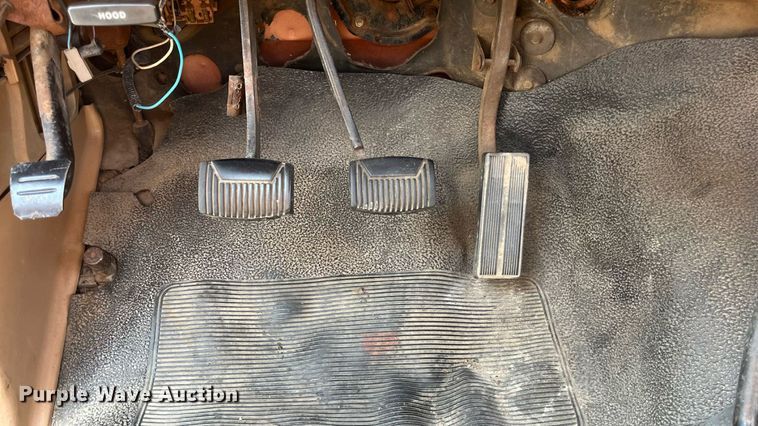 image for item ED2194 1984 Ford F250 pickup truck