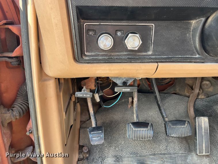 image for item ED2194 1984 Ford F250 pickup truck