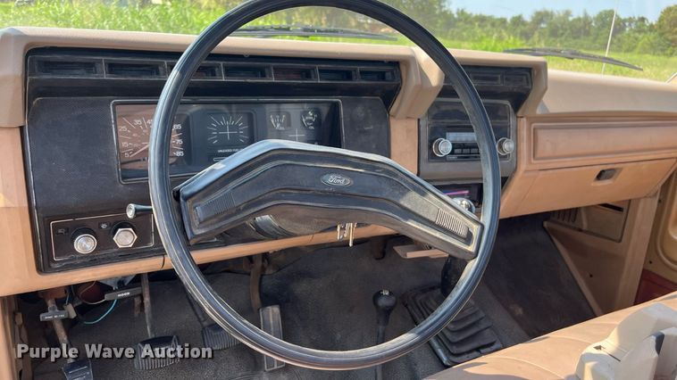 image for item ED2194 1984 Ford F250 pickup truck