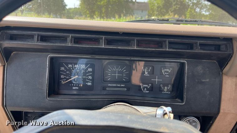 image for item ED2194 1984 Ford F250 pickup truck