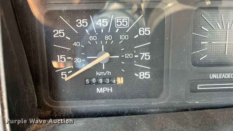 image for item ED2194 1984 Ford F250 pickup truck