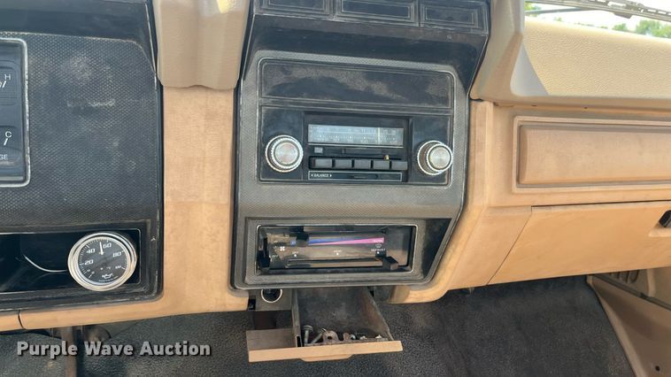 image for item ED2194 1984 Ford F250 pickup truck