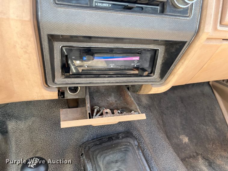 image for item ED2194 1984 Ford F250 pickup truck