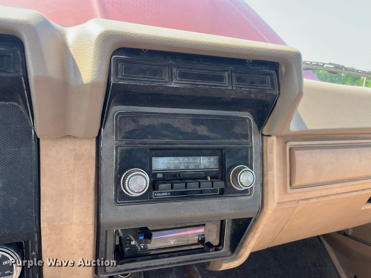 image for item ED2194 1984 Ford F250 pickup truck