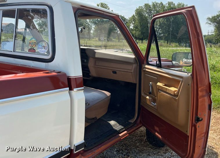 image for item ED2194 1984 Ford F250 pickup truck