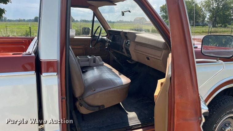 image for item ED2194 1984 Ford F250 pickup truck