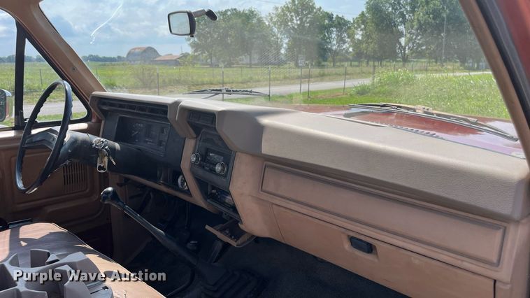 image for item ED2194 1984 Ford F250 pickup truck