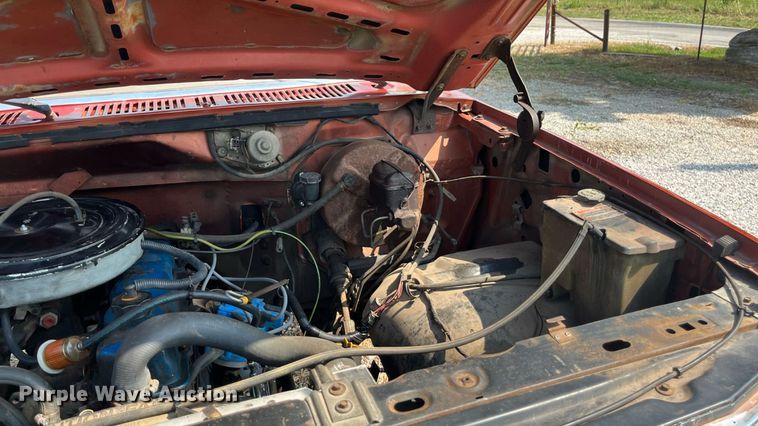 image for item ED2194 1984 Ford F250 pickup truck