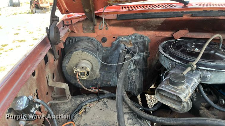 image for item ED2194 1984 Ford F250 pickup truck