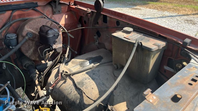 image for item ED2194 1984 Ford F250 pickup truck