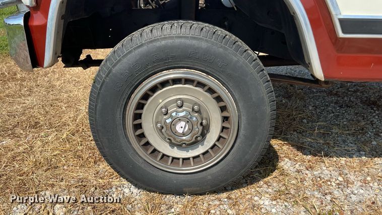 image for item ED2194 1984 Ford F250 pickup truck