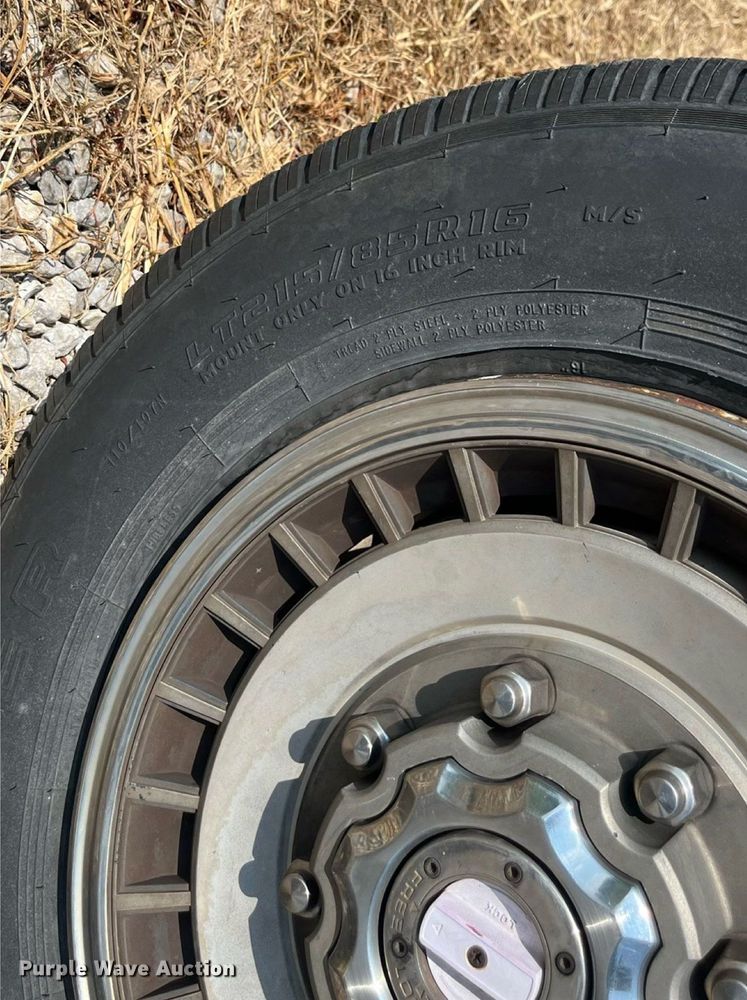 image for item ED2194 1984 Ford F250 pickup truck