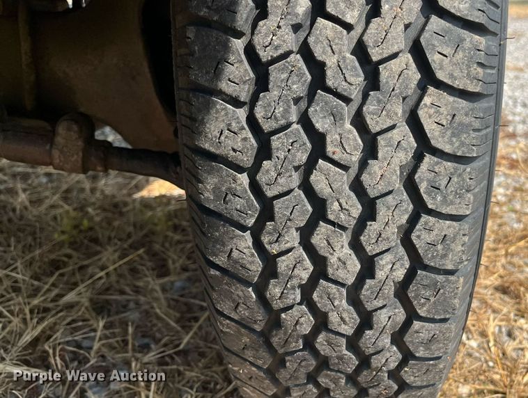 image for item ED2194 1984 Ford F250 pickup truck