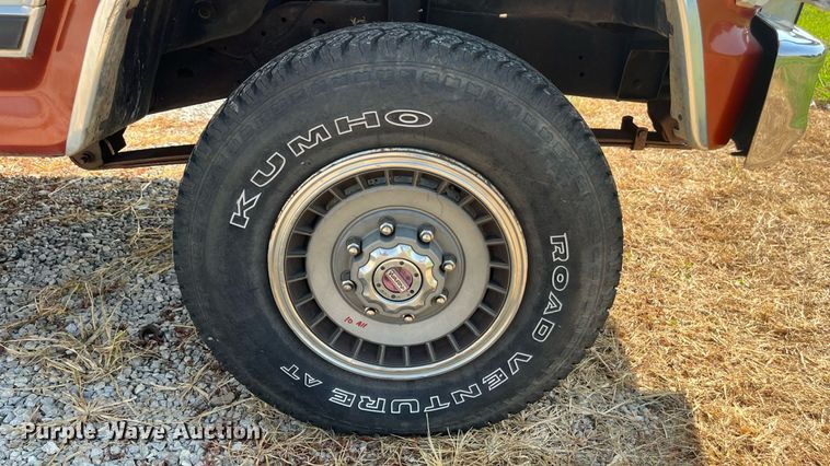 image for item ED2194 1984 Ford F250 pickup truck