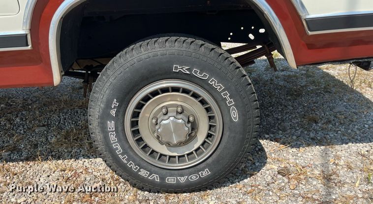 image for item ED2194 1984 Ford F250 pickup truck