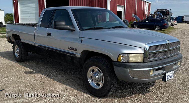 image for item ED4461 2001 Dodge Ram 2500 Quad Cab pickup truck