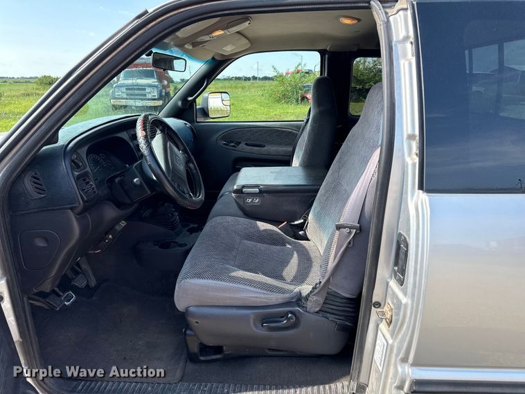 image for item ED4461 2001 Dodge Ram 2500 Quad Cab pickup truck