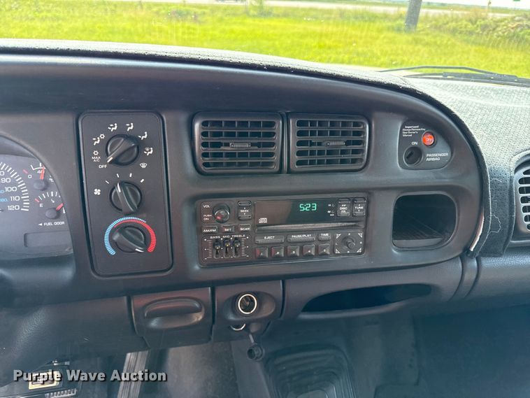 image for item ED4461 2001 Dodge Ram 2500 Quad Cab pickup truck