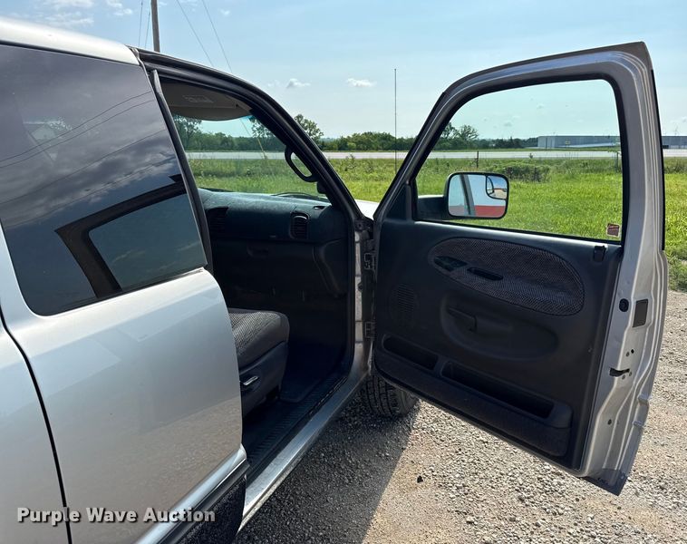 image for item ED4461 2001 Dodge Ram 2500 Quad Cab pickup truck