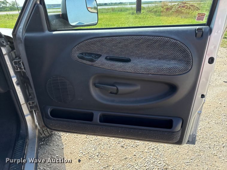 image for item ED4461 2001 Dodge Ram 2500 Quad Cab pickup truck