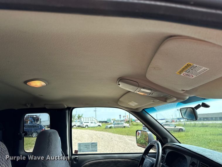 image for item ED4461 2001 Dodge Ram 2500 Quad Cab pickup truck