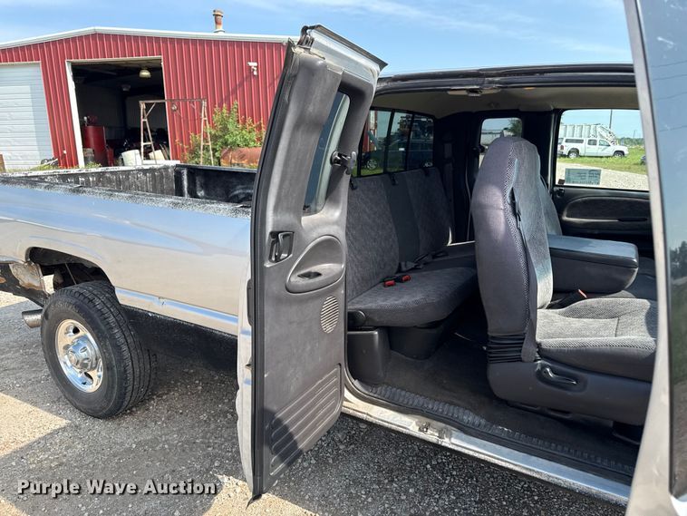 image for item ED4461 2001 Dodge Ram 2500 Quad Cab pickup truck