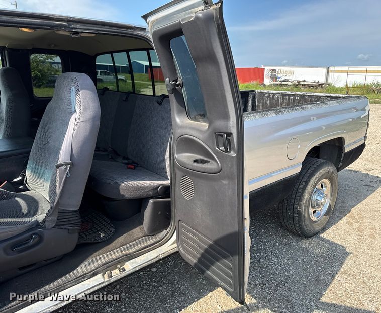 image for item ED4461 2001 Dodge Ram 2500 Quad Cab pickup truck