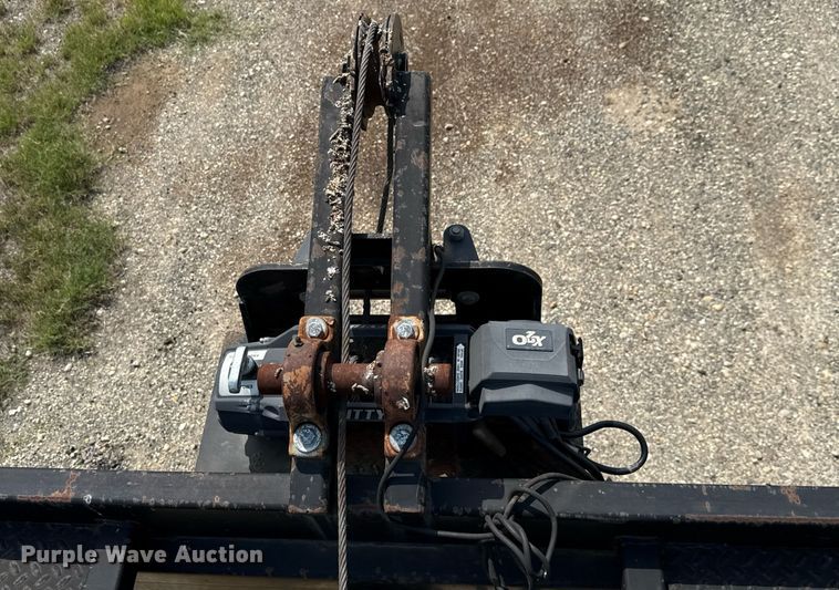 image for item ED5589 2016 Lone Star Trailers car carrier