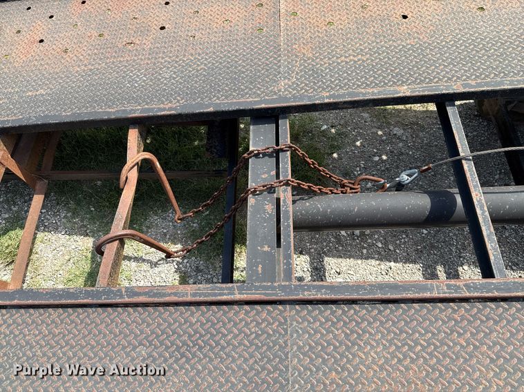 image for item ED5589 2016 Lone Star Trailers car carrier