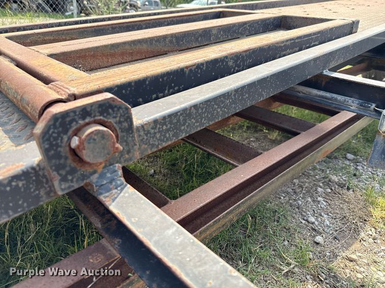 image for item ED5589 2016 Lone Star Trailers car carrier