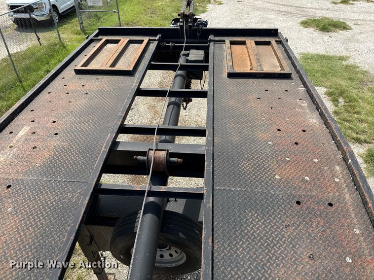 image for item ED5589 2016 Lone Star Trailers car carrier
