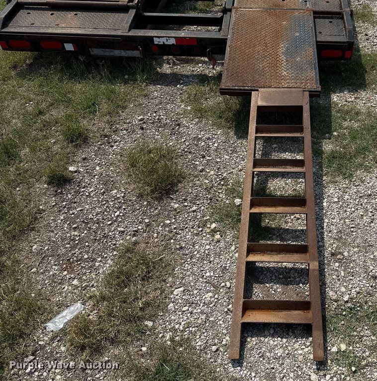 image for item ED5589 2016 Lone Star Trailers car carrier