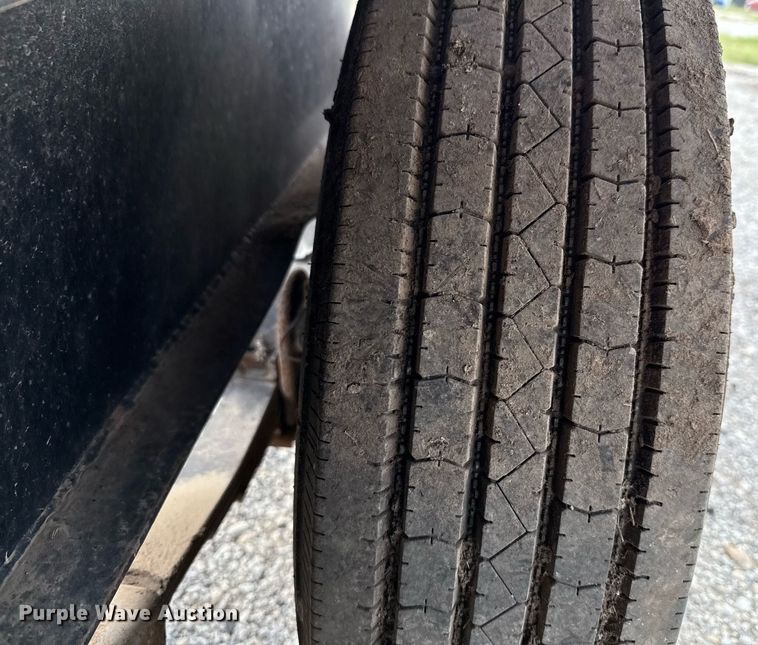 image for item ED5589 2016 Lone Star Trailers car carrier