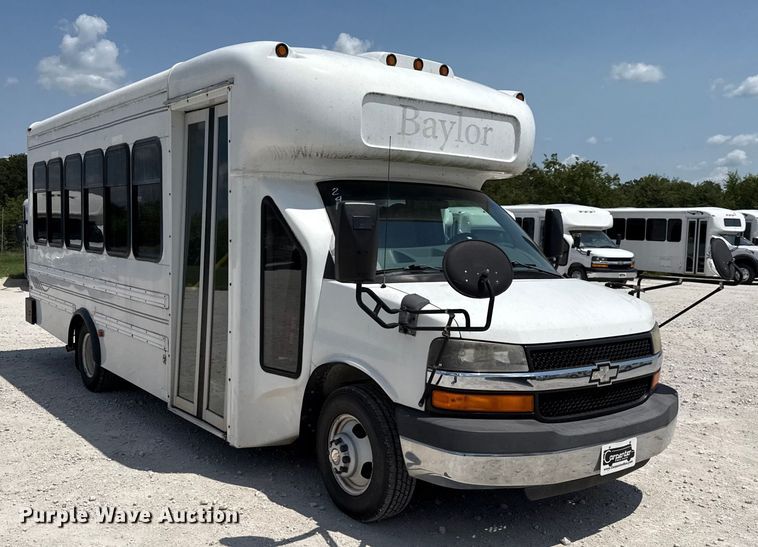 image for item ED5810 2009 Chevrolet Express 3500 shuttle bus