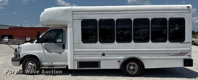 image for item ED5810 2009 Chevrolet Express 3500 shuttle bus