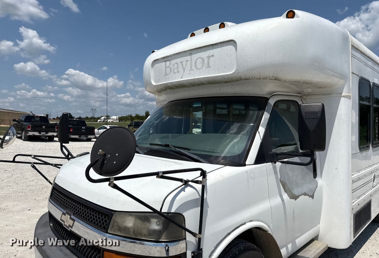 image for item ED5810 2009 Chevrolet Express 3500 shuttle bus