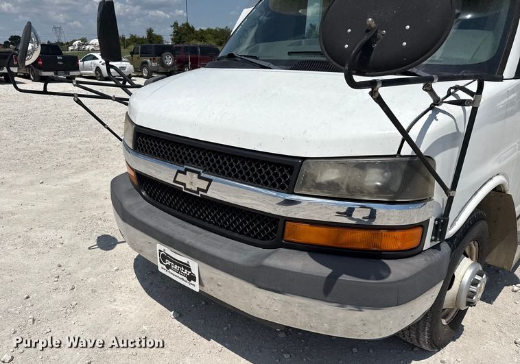 image for item ED5810 2009 Chevrolet Express 3500 shuttle bus
