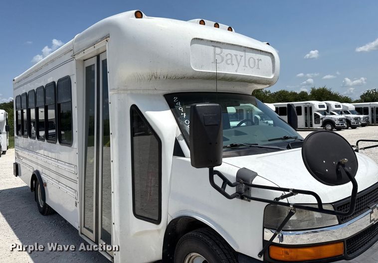 image for item ED5810 2009 Chevrolet Express 3500 shuttle bus