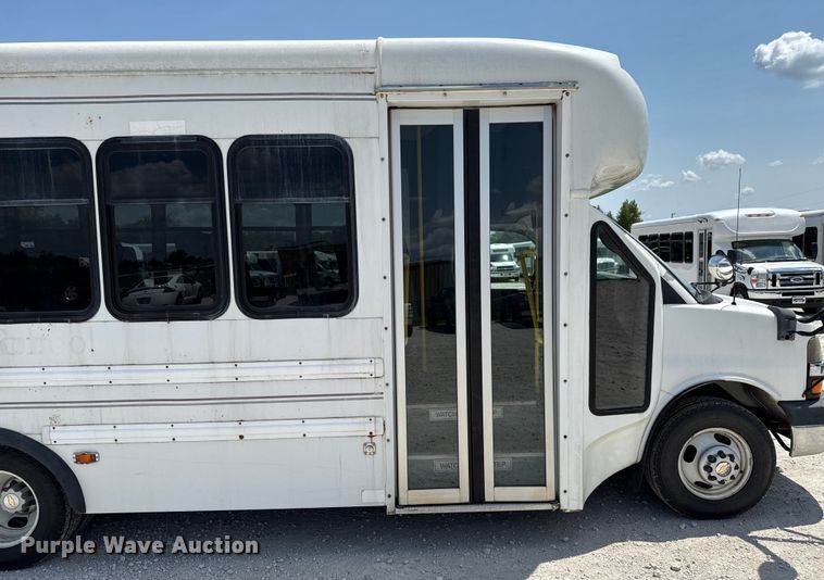image for item ED5810 2009 Chevrolet Express 3500 shuttle bus