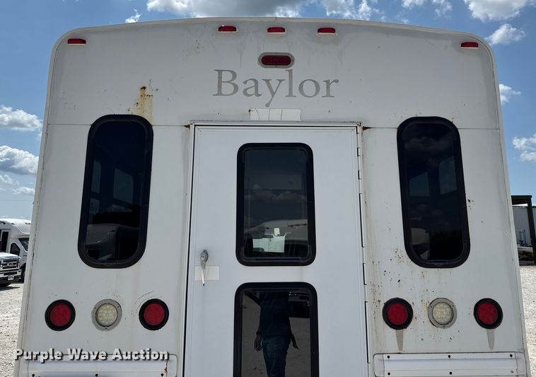 image for item ED5810 2009 Chevrolet Express 3500 shuttle bus