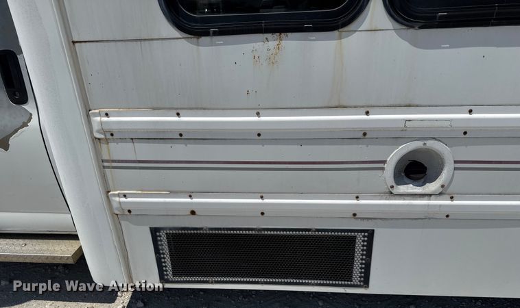 image for item ED5810 2009 Chevrolet Express 3500 shuttle bus