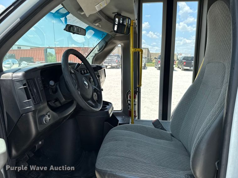 image for item ED5810 2009 Chevrolet Express 3500 shuttle bus