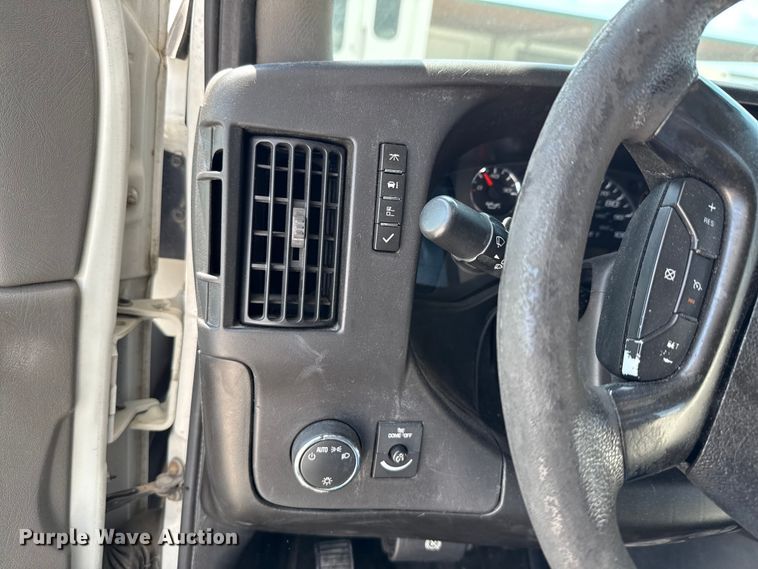 image for item ED5810 2009 Chevrolet Express 3500 shuttle bus