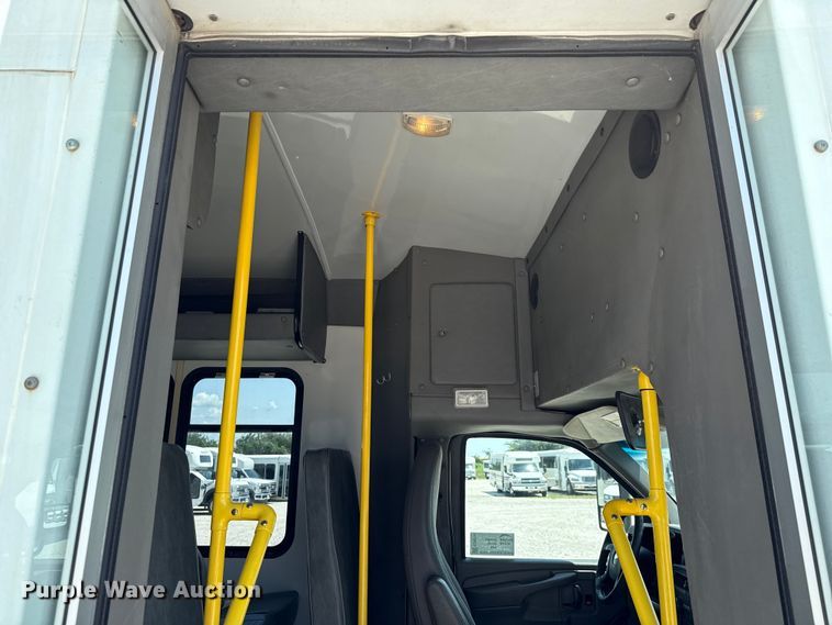 image for item ED5810 2009 Chevrolet Express 3500 shuttle bus