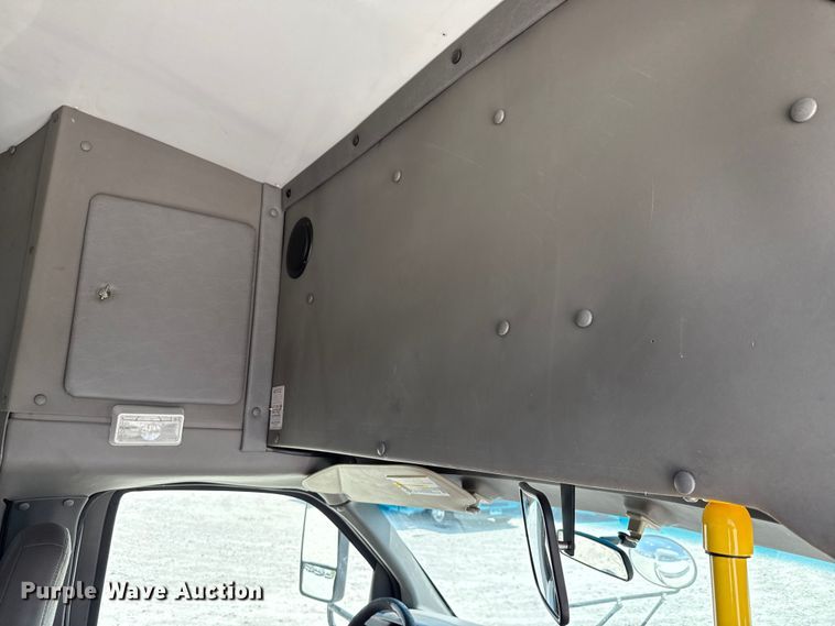 image for item ED5810 2009 Chevrolet Express 3500 shuttle bus