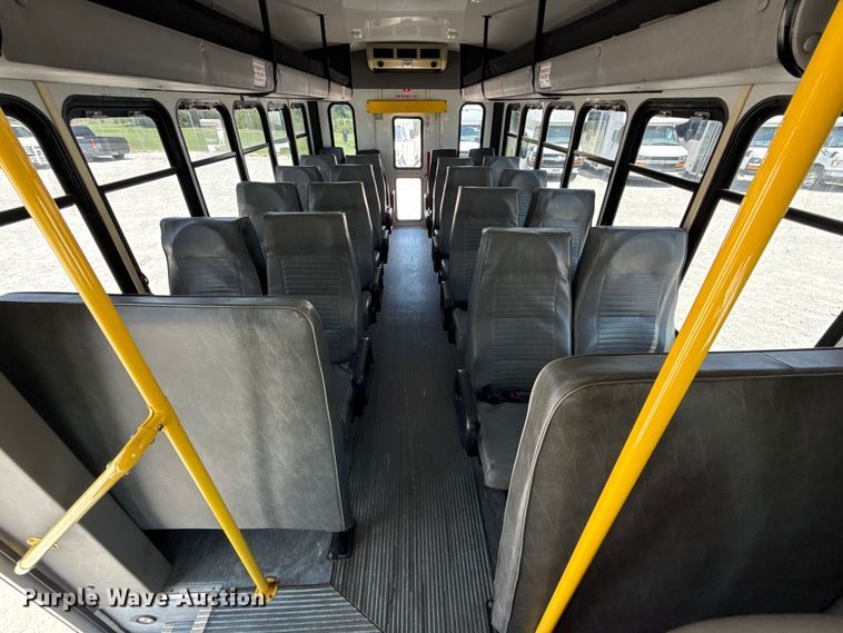 image for item ED5810 2009 Chevrolet Express 3500 shuttle bus