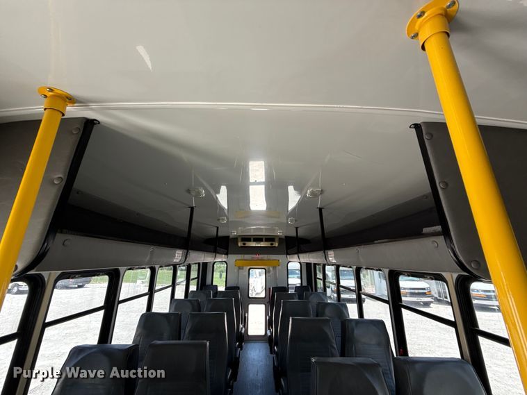 image for item ED5810 2009 Chevrolet Express 3500 shuttle bus