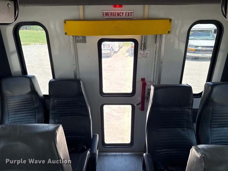 image for item ED5810 2009 Chevrolet Express 3500 shuttle bus