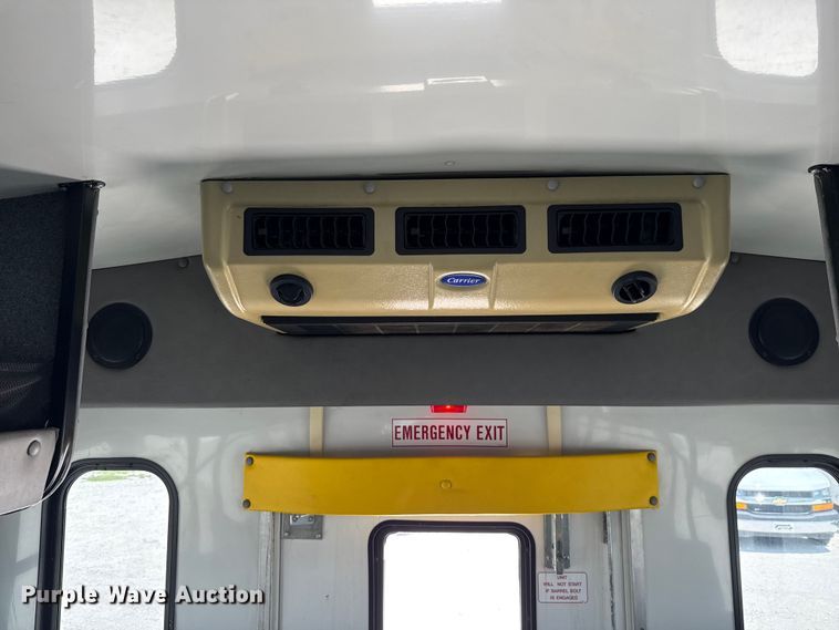 image for item ED5810 2009 Chevrolet Express 3500 shuttle bus