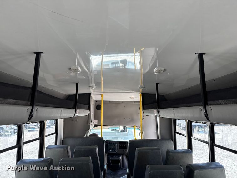 image for item ED5810 2009 Chevrolet Express 3500 shuttle bus